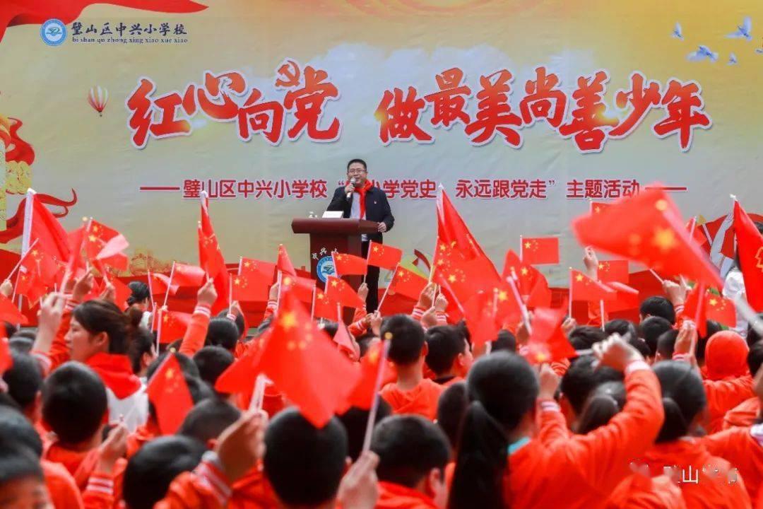 孩子最近总是装病请假不想去上学，每天玩游戏，这种情况，家长应该怎么办？游戏画面